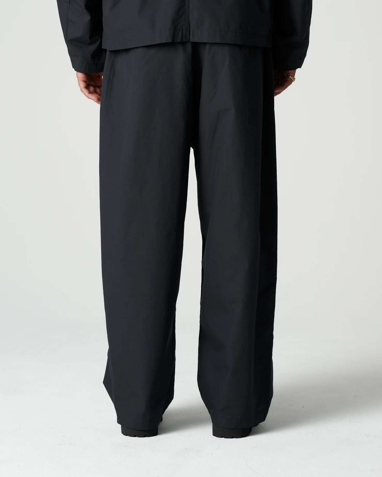 Twin Pleat Poplin Trouser - Black - Image 5